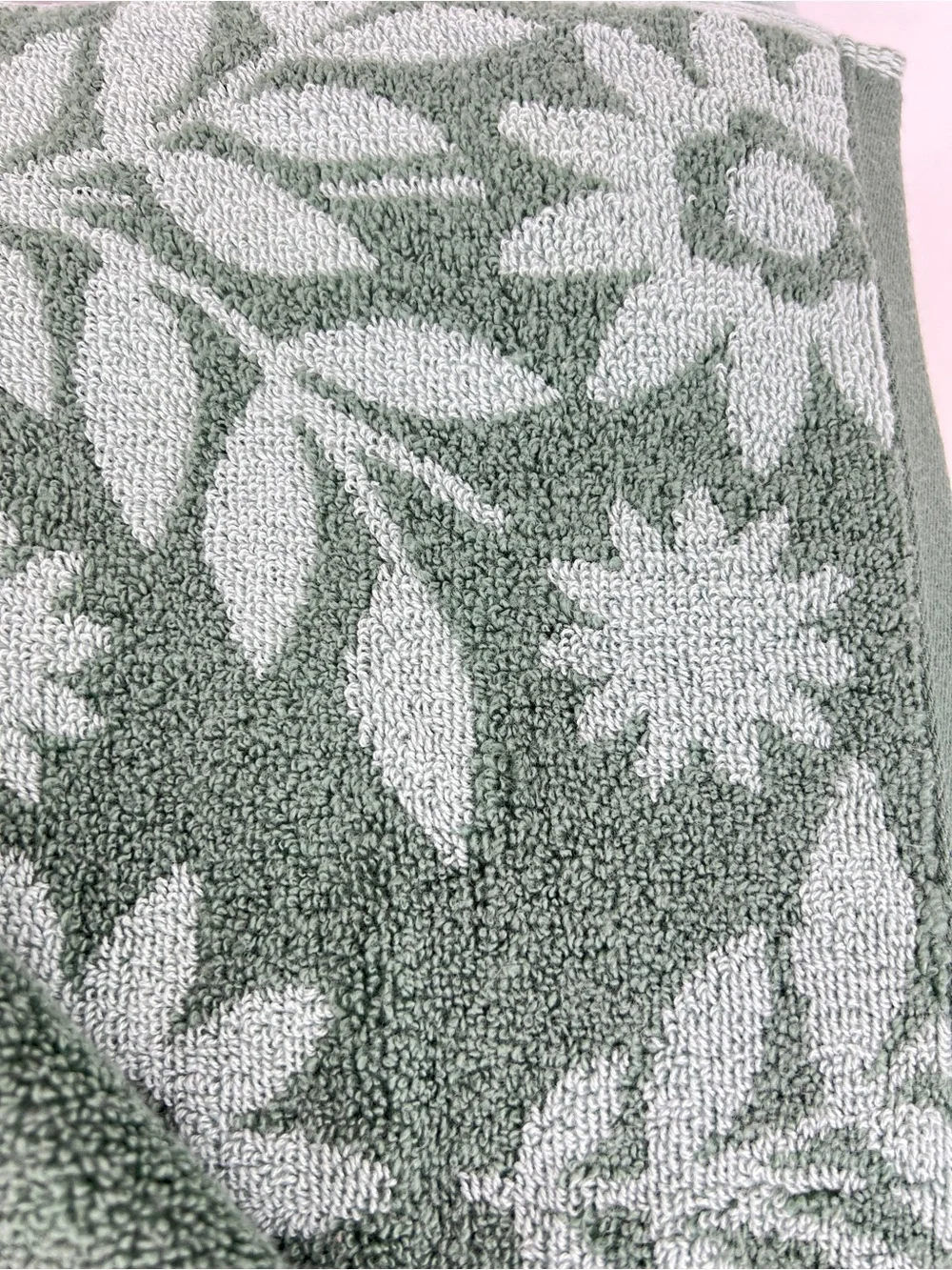 Caro Home Bath Towels Green Floral Embroidered Ultra Soft Cotton 2 Pc NEW